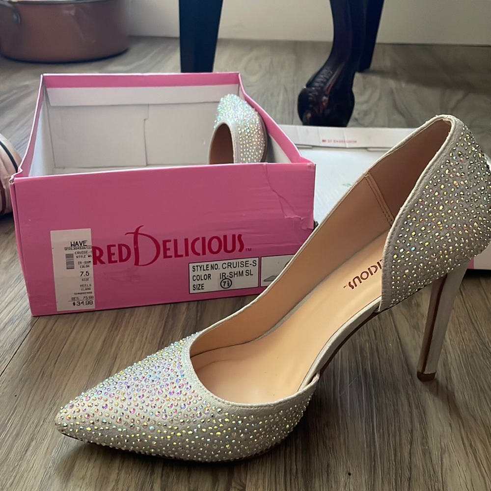 Diamond heels !! Close toed !